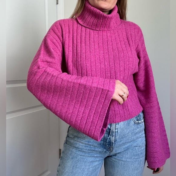 Wide Sleeve Cowl Neck Cropped Sweater - Picture 3 of 8